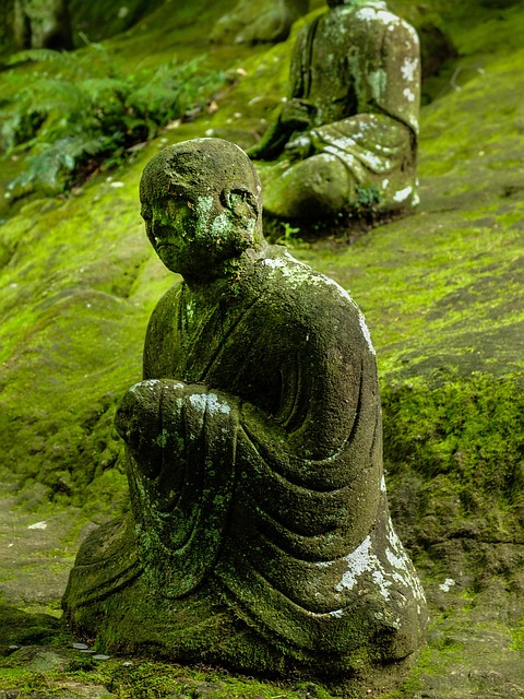 ** Biżuteria terapeutyczna vs. Tradycyjne metody leczenia stresu i lęku: Które rozwiązanie jest dla Ciebie najlepsze? - 1 2025