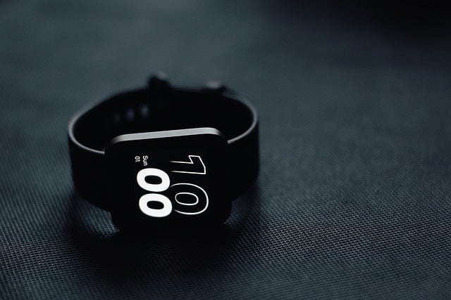**Wearable dla Seniorów: Czy inteligentne opaski i zegarki naprawdę zmniejszają poczucie samotności i izolacji społecznej?** - 1 2025